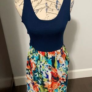 LE LIS size Med floral dress with navy blue torso